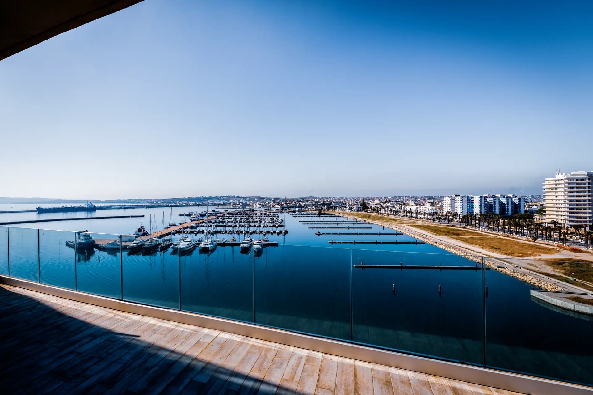 Vue sur le port de plaisance de Marina Bizerte depuis une terrasse de la Résidence Nautilus